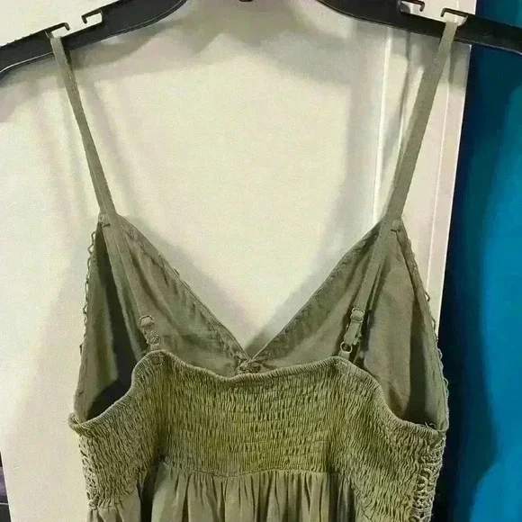 Green Dress - Picture 3 of 3